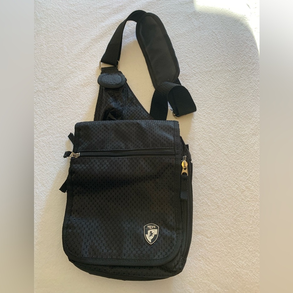 HEYS Travel bag, black, cross body, tons of pockets and compartments